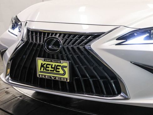 Used 2025 Lexus ES 300h w/ Premium Package FWD image 8