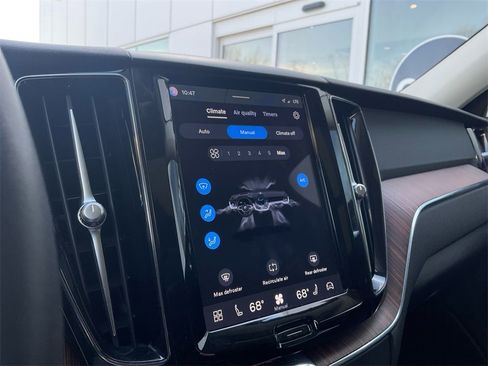 Certified 2023 Volvo XC60 B5 Plus image 22