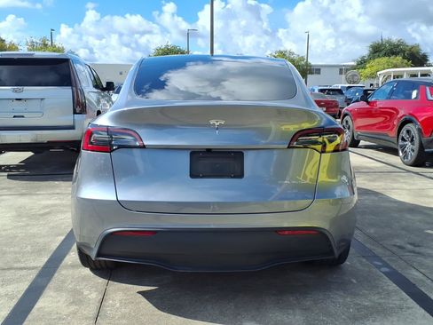 Used 2024 Tesla Model Y Long Range AWD/4WD image 11
