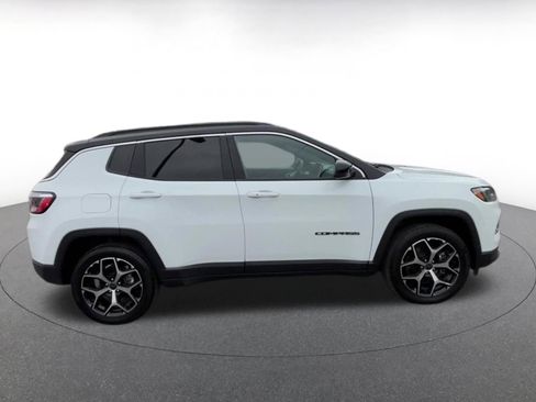 Used 2025 Jeep Compass Limited image 16