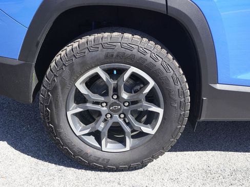 New 2026 Chevrolet Equinox ACTIV w/ Convenience Package III AWD/4WD image 12