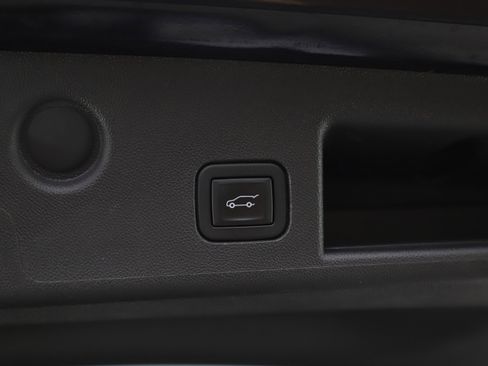 Used 2023 Chevrolet Equinox RS w/ RS Leather Package image 17