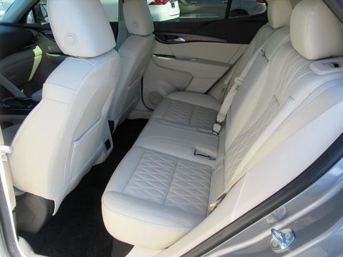 Used 2022 Buick Envision Avenir w/ Technology Package II image 35