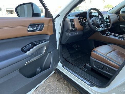 Certified 2023 Nissan Pathfinder Platinum w/ Cargo Package image 20