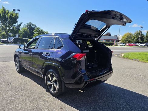 Used 2023 Toyota RAV4 SE w/ Weather & Moonroof Package AWD/4WD image 6