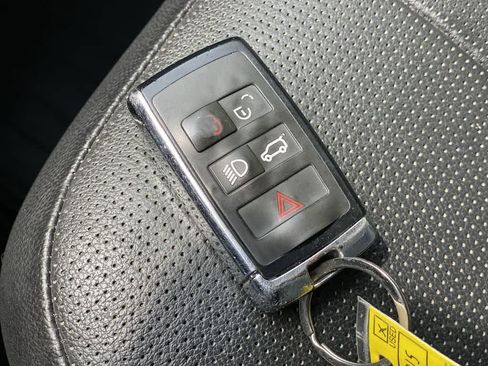 Used 2019 Land Rover Discovery SE AWD/4WD image 30