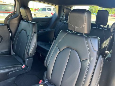 New 2027 Chrysler Pacifica Select FWD image 16