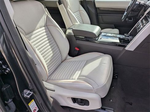 Used 2017 Land Rover Discovery HSE Luxury image 18
