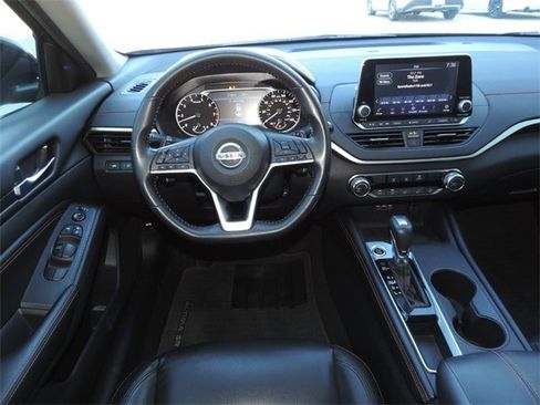Used 2022 Nissan Altima 2.5 SR image 17