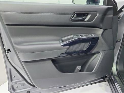 New 2025 Nissan Pathfinder SV image 19