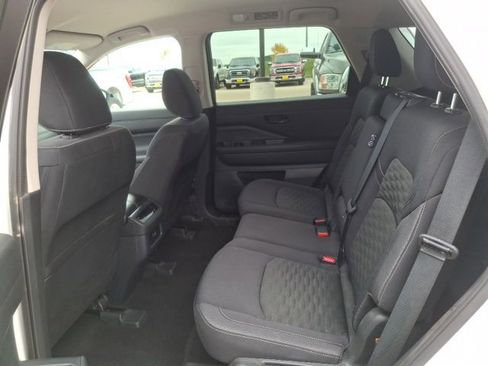 Used 2024 Nissan Pathfinder SV image 9