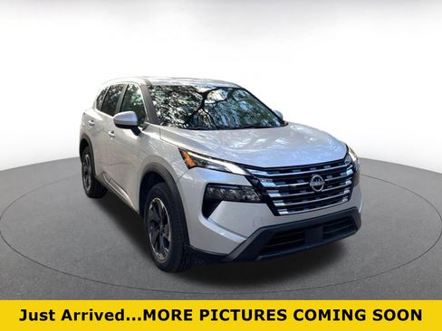 Used 2025 Nissan Rogue SV image 1