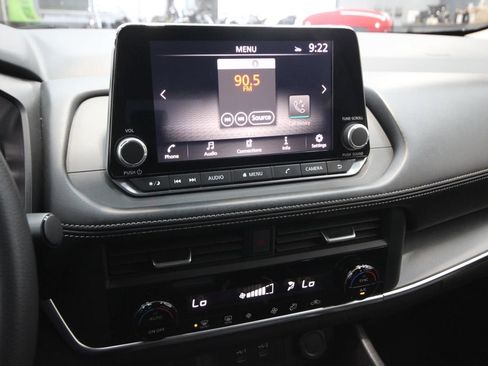 Used 2024 Nissan Rogue SV AWD/4WD image 21