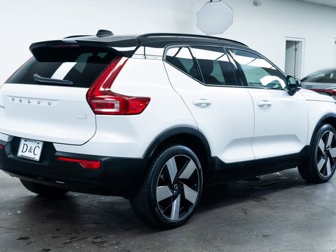 Used 2023 Volvo XC40 Recharge Ultimate image 6