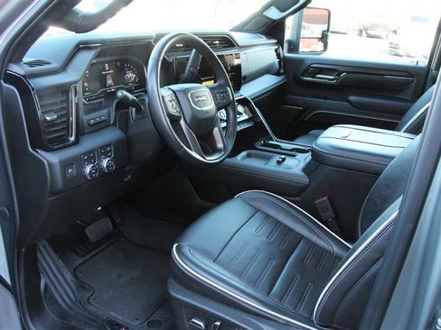 Used 2024 GMC Sierra 2500 AT4X AWD/4WD image 11