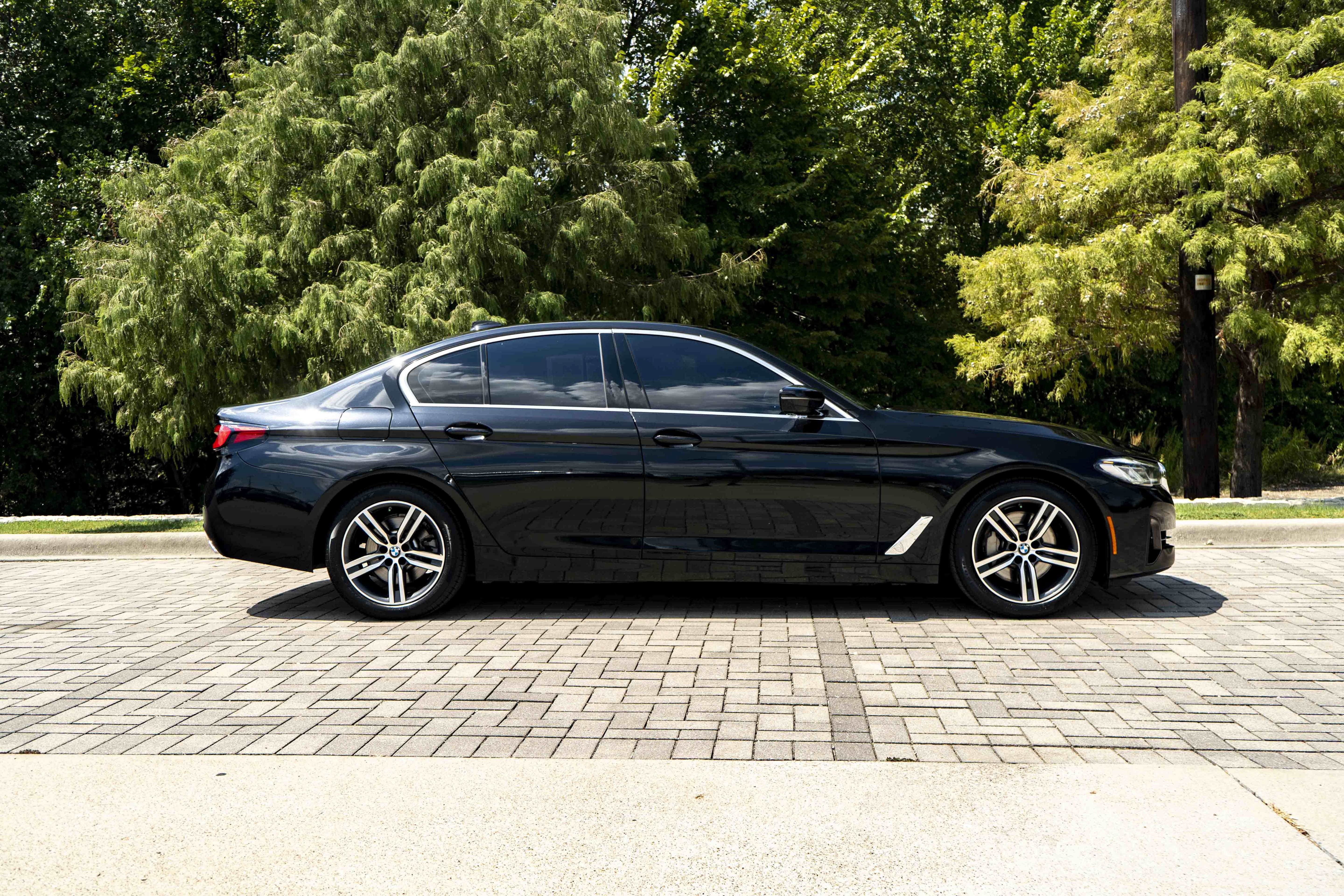 Used 2021 BMW 530i xDrive w/ Convenience Package AWD/4WD image 9