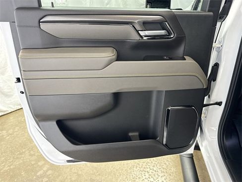 Used 2025 Chevrolet Silverado 2500 ZR2 w/ Technology Package image 26