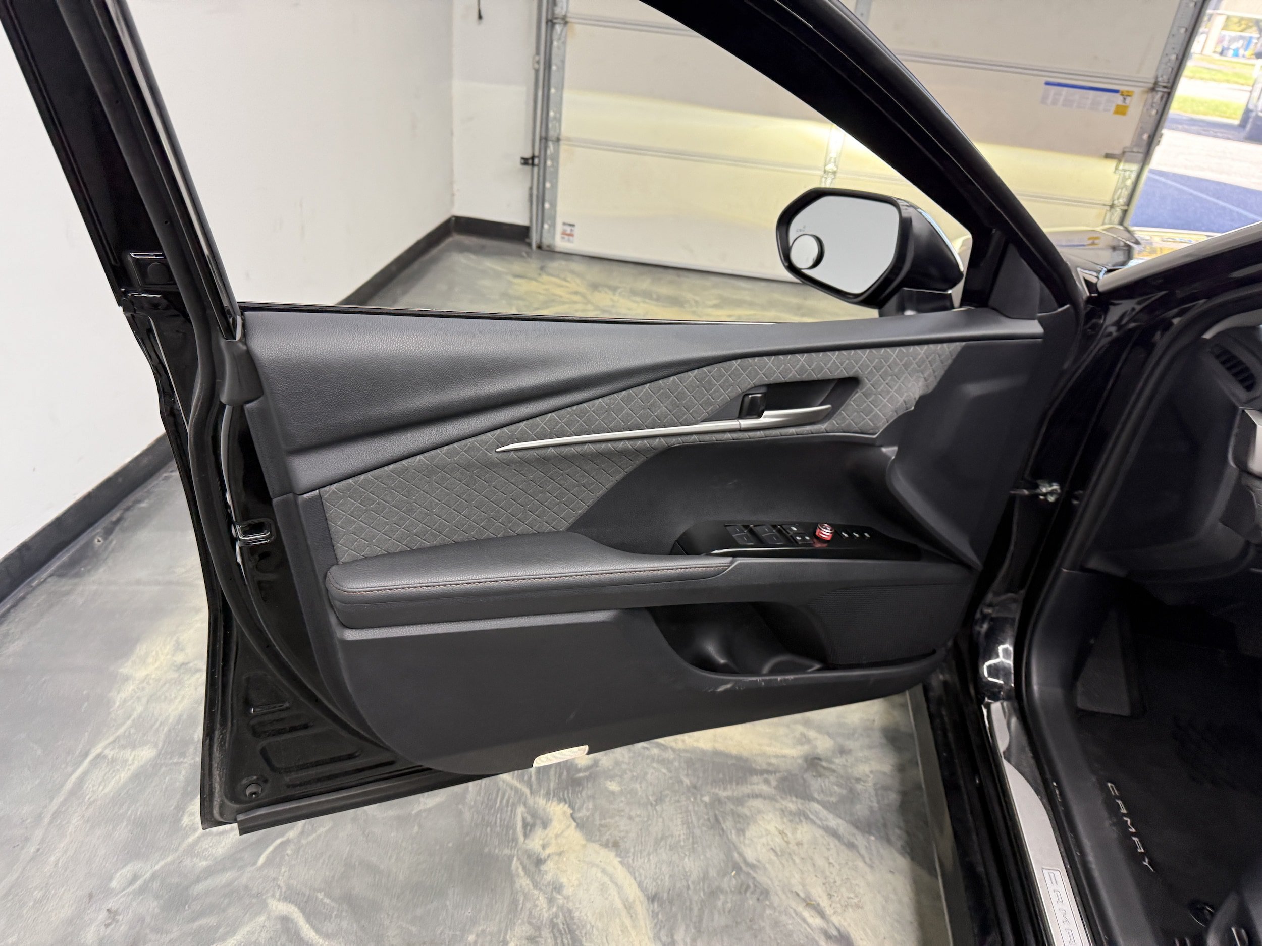 Used 2026 Toyota Camry XLE AWD/4WD image 9