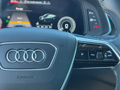 Used 2021 Audi A7 e Prestige w/ Prestige Package image 22