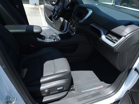 Used 2024 GMC Terrain SLT w/ Tech Package AWD/4WD image 15