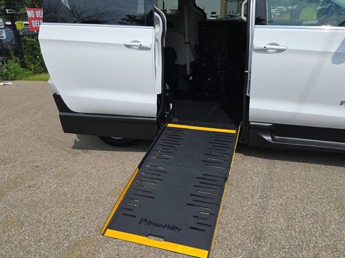 Used 2024 Chrysler Voyager LX image 29