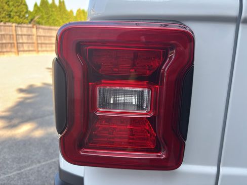 Used 2024 Jeep Wrangler Sahara image 8