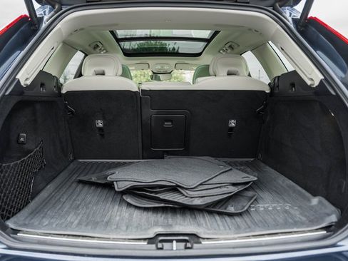 Used 2023 Volvo XC60 B5 Ultimate w/ Climate Package image 9