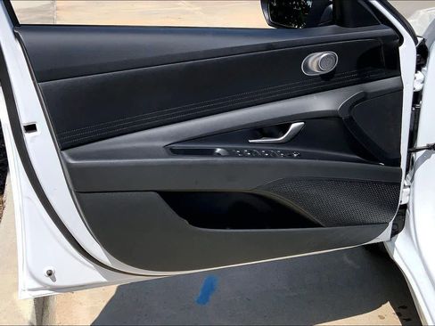 Used 2025 Hyundai Elantra Hybrid FWD image 22