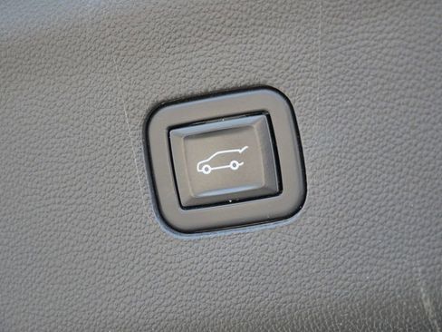 Used 2022 Buick Enclave Avenir w/ Avenir Technology Package image 22