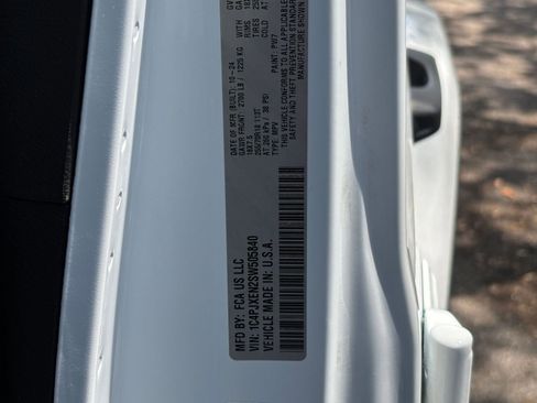 Used 2025 Jeep Wrangler Unlimited Sahara AWD/4WD image 21