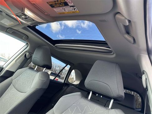 Used 2025 Toyota RAV4 XLE image 19