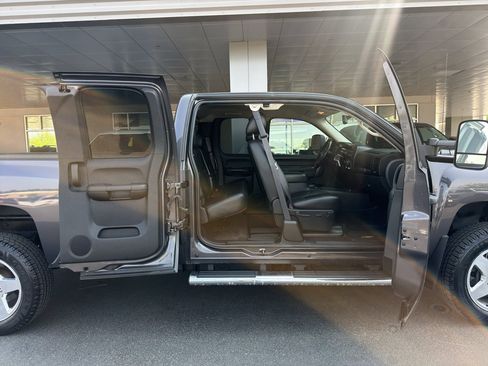 Used 2011 Chevrolet Silverado 2500 LT w/ Interior Plus Package AWD/4WD image 9