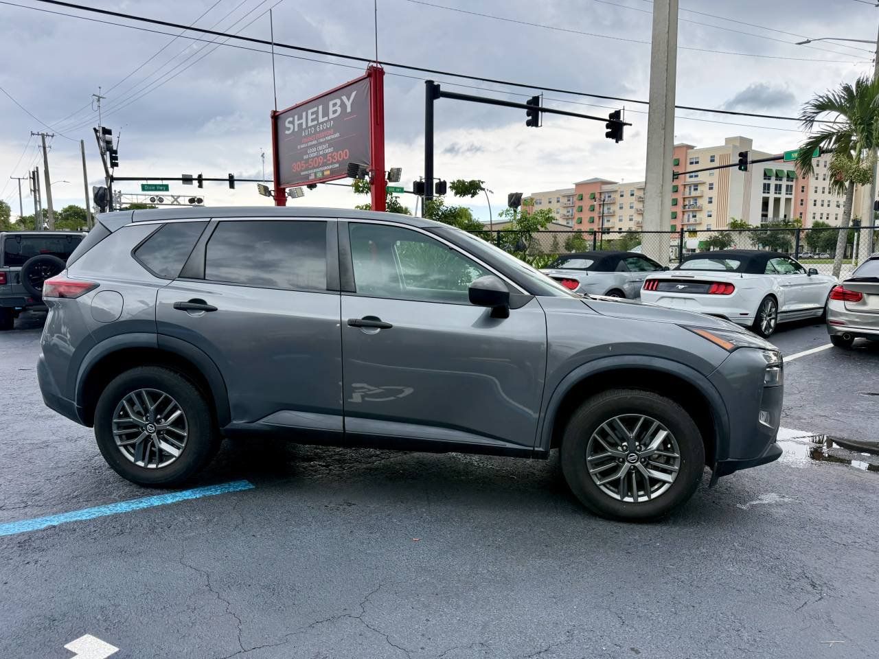 Used 2021 Nissan Rogue S FWD image 2