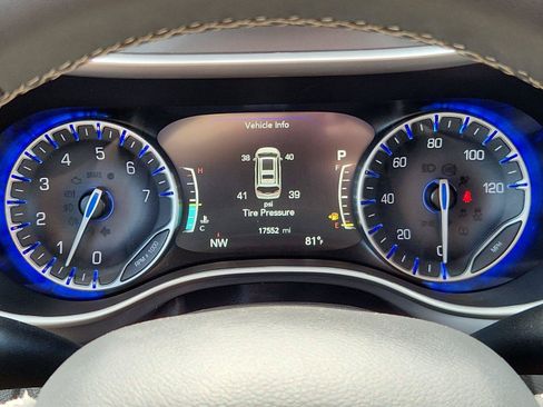 Used 2026 Chrysler Pacifica Select FWD image 21