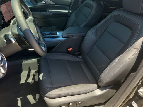 Used 2024 Chevrolet Equinox EV LT FWD image 17