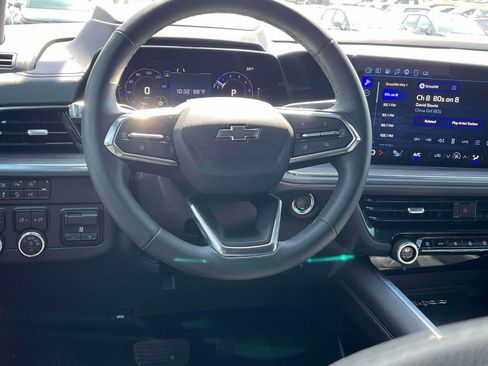 Used 2025 Chevrolet Suburban Z71 w/ Z71 Off-Road Package AWD/4WD image 2