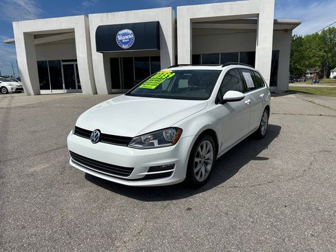 Used 2017 Volkswagen Golf SE FWD image 1