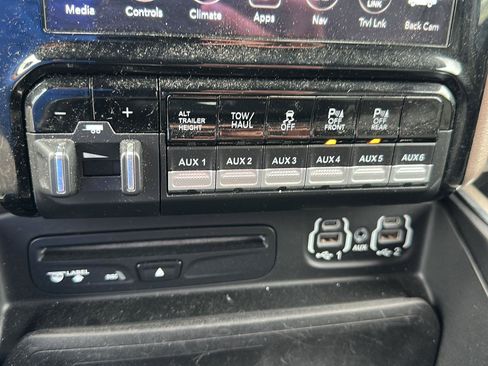 Used 2019 RAM 2500 Laramie AWD/4WD image 27
