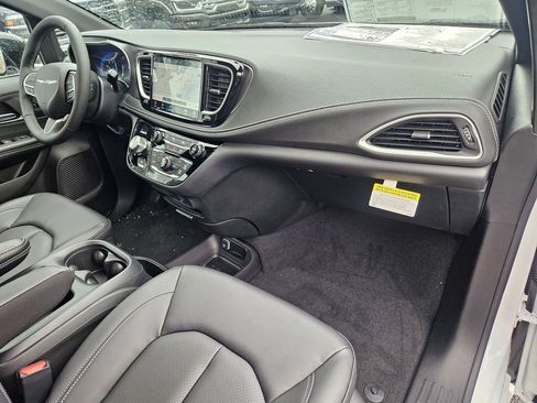 New 2026 Chrysler Pacifica Select image 20