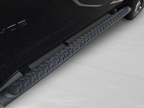 Used 2023 Chevrolet Tahoe Z71 w/ Luxury Package image 32