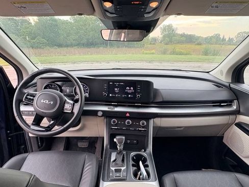Certified 2024 Kia Carnival LX FWD image 12
