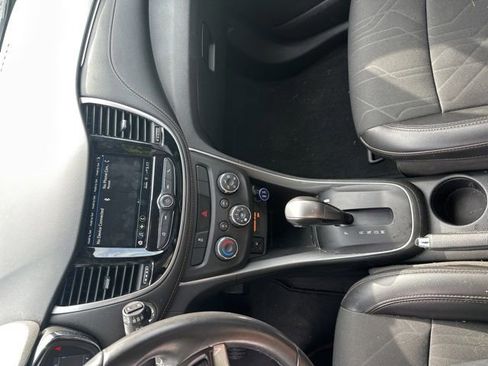 Used 2019 Chevrolet Trax LT w/ LT Convenience Package FWD image 18