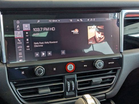 Used 2025 Porsche Macan image 17