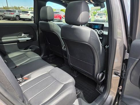 Used 2022 Mercedes-Benz GLB 250 4MATIC image 12