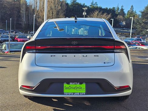 New 2026 Toyota Prius LE image 6