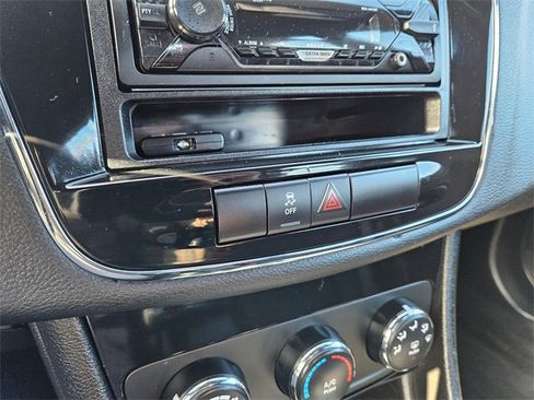 Used 2014 Chrysler 200 LX image 20