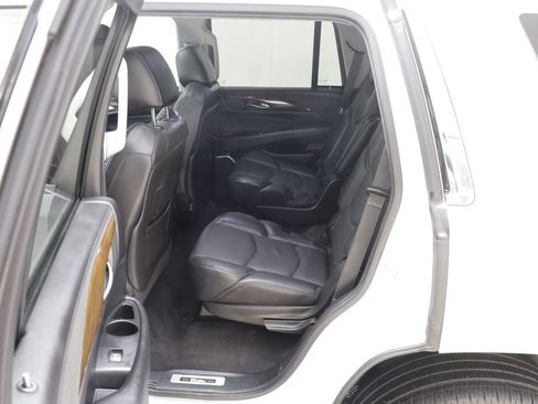 Used 2020 Cadillac Escalade Premium Luxury AWD/4WD image 17