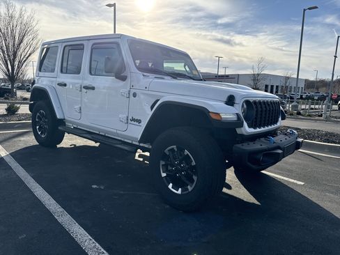 Used 2024 Jeep Wrangler Unlimited Rubicon 4xe image 2