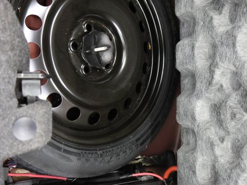 Used 2010 Dodge Challenger R/T RWD image 25