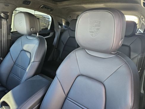 Certified 2025 Porsche Cayenne S image 6